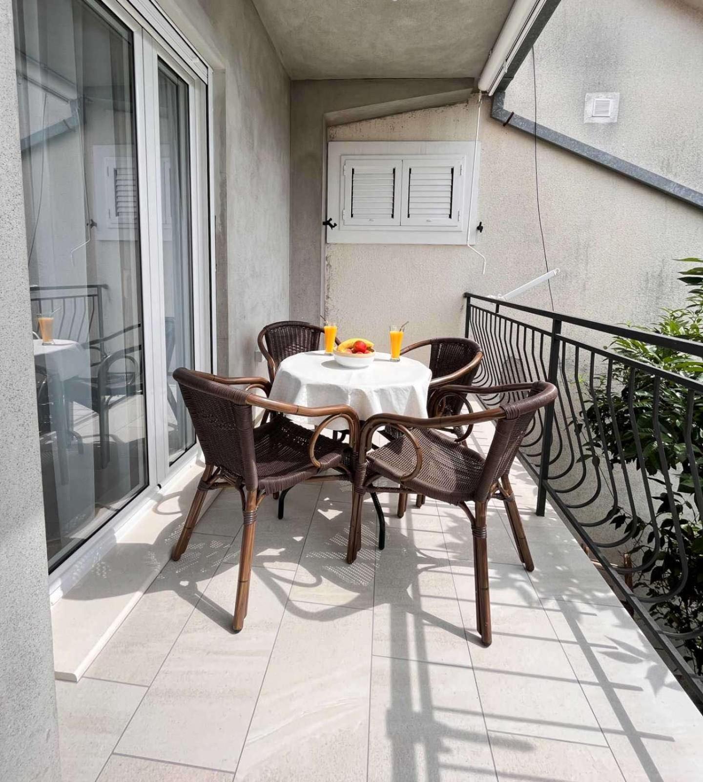Dmm Apartments Τίβατ Εξωτερικό φωτογραφία